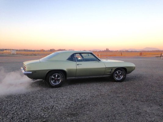 owner-bought-this-1969-firebird-drove-it-for-1761-miles-now-selling-with-29605-miles_5.jpg