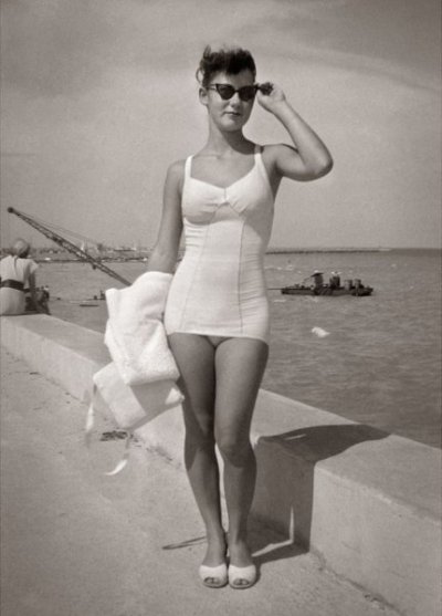 1950s-female-fashion-4.jpeg
