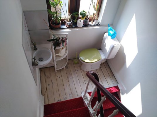 terrible-real-estate-photos-2-5c35e727c9f95__700.jpg