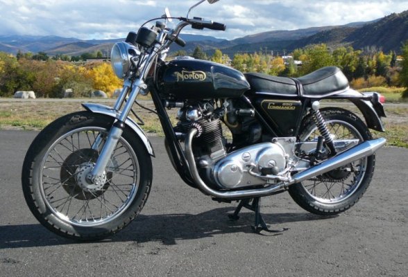 1974_norton_commando_850_153963026652bf903cb82635bc4e373ddef5_norton_commando_850_15386188884d...jpg