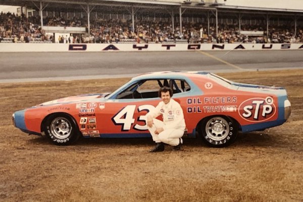 petty at daytona 500, 1977..jpg