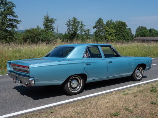 Plymouth_Satellite_(1968-1970)_5311468.jpg