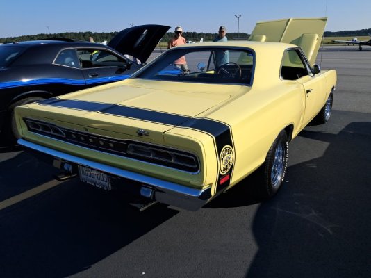 20250920_094035 1969 Super Bee Y2 Sunfire Yellow 440 6-pack.jpg