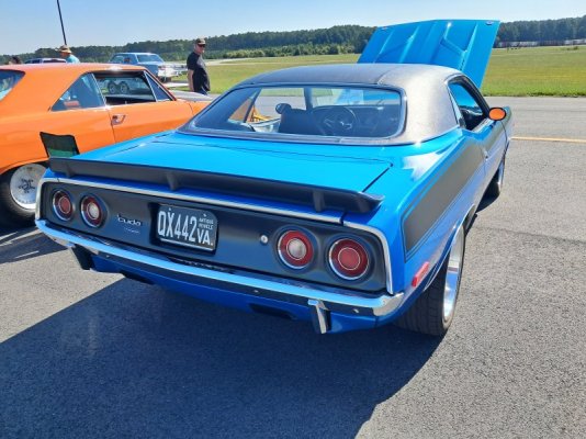 20250920_105451 1972 Cuda B5 blue Gen 3 hemi, 4-spd.jpg