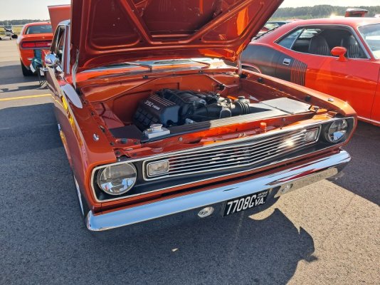 20250920_110754 1972 Ply Scamp Chall RT Drive Train & Interior.jpg