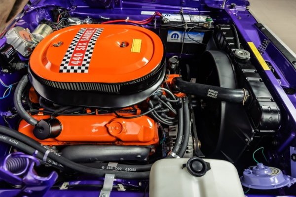 1970-plymouth-road-runner-rocks-plum-crazy-paint-and-a-440-six-pack-v8_21.jpg