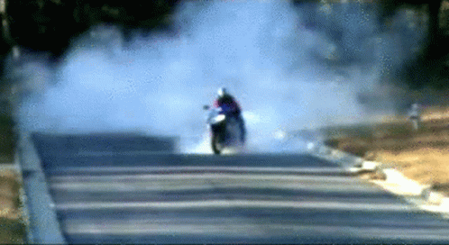 suzuki-gsx-r-burnout-kbd8libh6xj1bbe6.gif