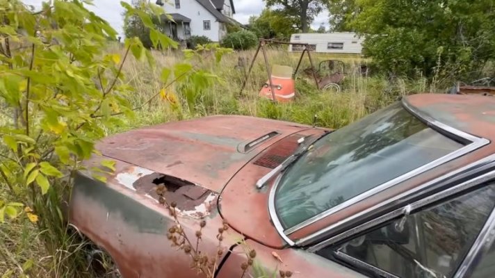 abandoned-fury-1970-plymouth-road-runner-383-4-speed-found-on-a-canadian-island_10.jpg