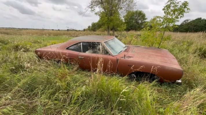 abandoned-fury-1970-plymouth-road-runner-383-4-speed-found-on-a-canadian-island_26.jpg