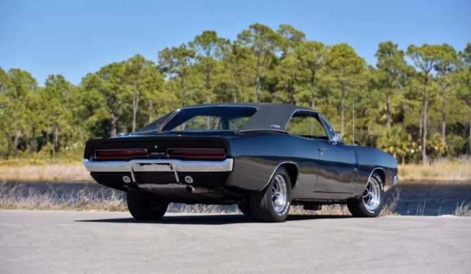 5-iconic-muscle-cars-that-looked-more-menacing-in-black-than-any-other-color_6.jpg