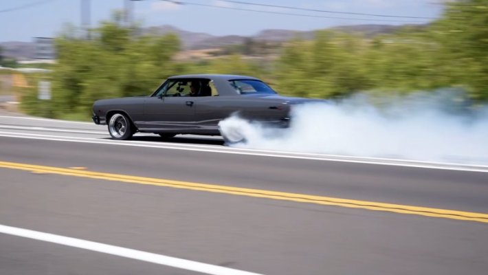 1965-chevy-chevelle-is-a-tire-shredder-with-corvette-seats-and-porsche-paint_1.jpg