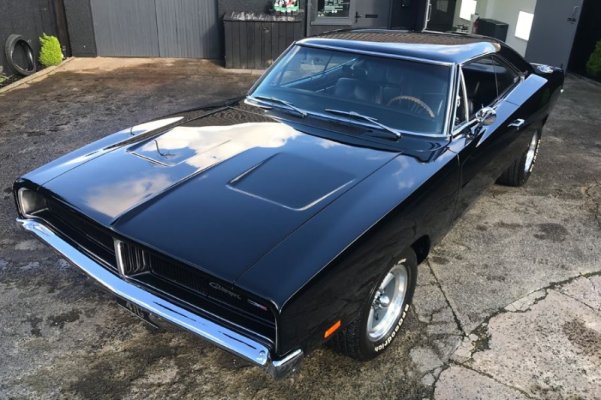 8FA2E358-2122-896F-7D17-6C25834FFB65_black-69-charger-14.jpg