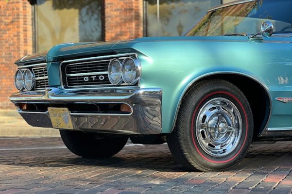 1964-pontiac-gto-what-made-the-great-one-so-special-www.streetmusclemag.com-19-scaled.jpeg