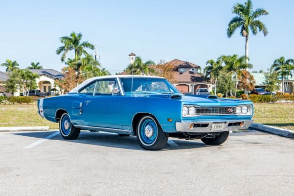1969-dodge-coronet-r-t-is-a-rare-golden-era-icon-with-hemi-power-262152_1.jpg