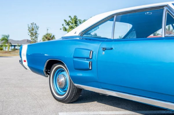 1969-dodge-coronet-r-t-is-a-rare-golden-era-icon-with-hemi-power_16.jpg