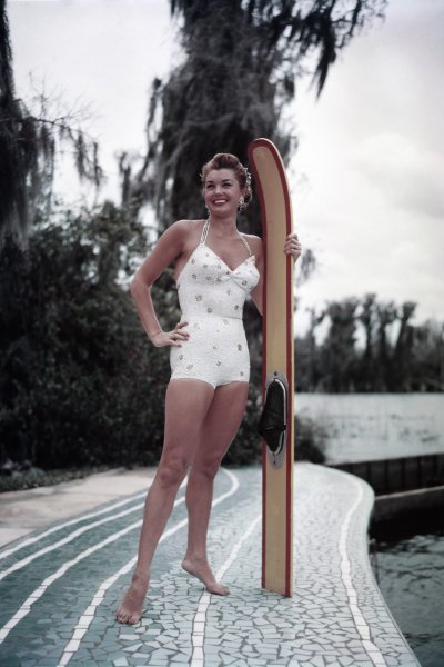 aquatic-film-star-esther-williams-poses-for-a-portrait-news-photo-1617721826.jpeg