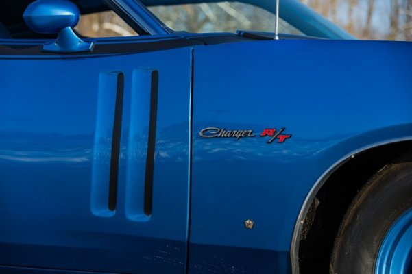 1971-dodge-charger-r-t-has-it-all-rare-hemi-matching-numbers-lots-of-options_11.jpg