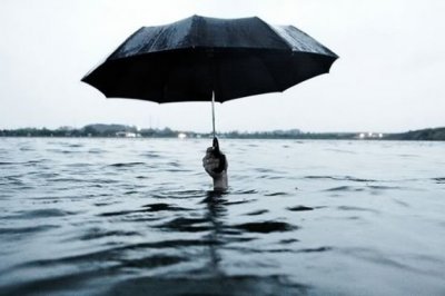 Umbrella-umbrella-picked-mmmmm-Creative-photography-creative-UNDERWATER-rnoci-Amazing-pictures-f.jpg