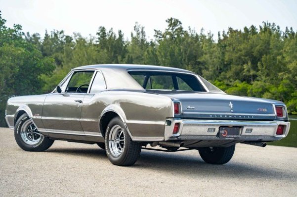 1967_oldsmobile_442_dsc03744-42565.jpg