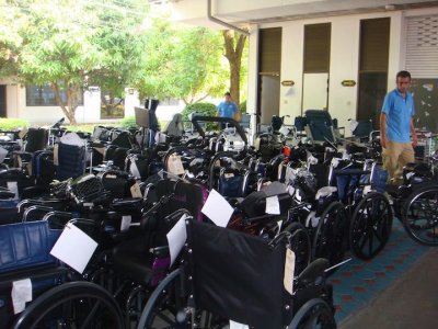 06chairs.jpg 06chairs.jpg