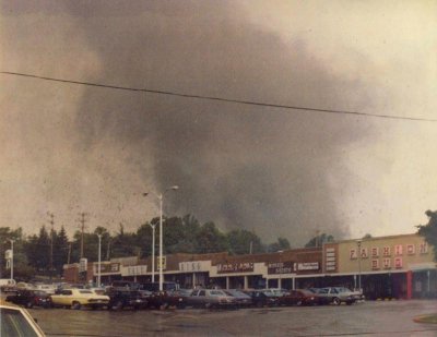 Village_Plaza_Tornado_1985.jpg