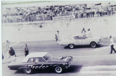 Trader 64 Dodge AWB vs Petty 43 Jr.jpg