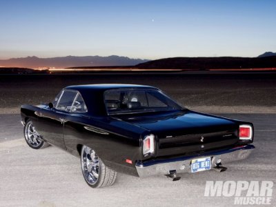 mopp_1010_03_o+1969_plymouth_road_runner+back_view.jpg