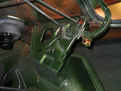 trunk hinge.jpg