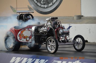 bantam@fontana smokey burnout.jpg