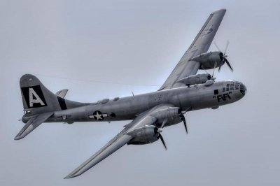 b-29-superfortress-fifi-bill-lindsay.jpg