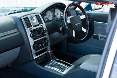 chrysler-cl-charger-interior-front-console-2.jpg