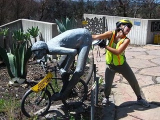 funny_biker_mailbox1.jpg