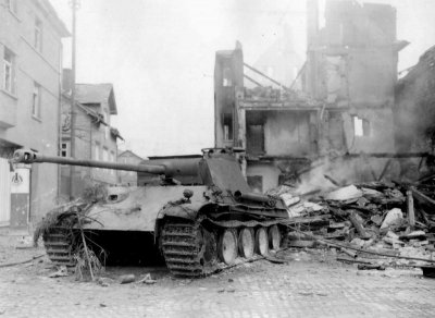 Destroyed_Panther_tank_.jpg