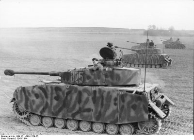 Bundesarchiv_Bild_101I-298-1759-25,_Nordfrankreich,_Panzer_IV.jpg