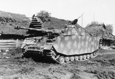 Bundesarchiv_Bild_101I-088-3734A-19A,_Russland,_Panzer_IV.jpg