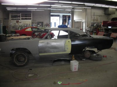 69 Plymouth Road Runner restoration 383 4SPD