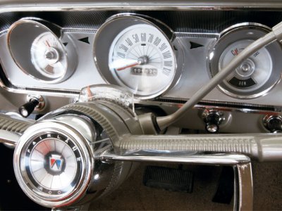 phrp_0708_08_z+1964_ford_fairlane_500+dash.jpg