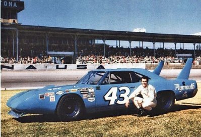 RichardPettyGNPlymouthSuperbird1970.jpg