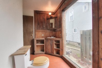 toilet aa.jpg