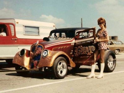 Girl with Agitator 33 Willys in lanes.jpg