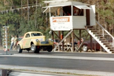 40 Willys Gasser Launching.jpg