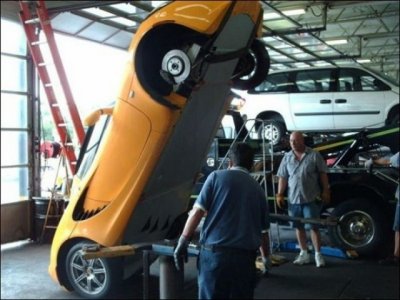 car-photo-2008-lotus-elise-falls-off-mechanic-shop-lift-fail.jpg