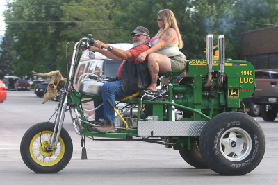 Redneck-tractor-3-wheeler.jpg