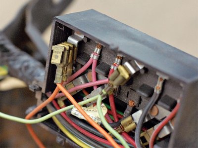 mopp_0807_03_z-fuse_box-front_view.jpg