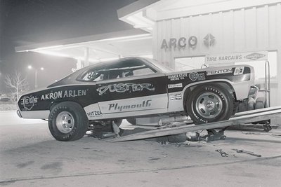 Vanke wrenching on the Pro Duster 05 14.jpg