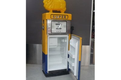 petrol-pump-fridge-wayne-605-in-golden-fleece-livery-with-reproduction-ram.jpg