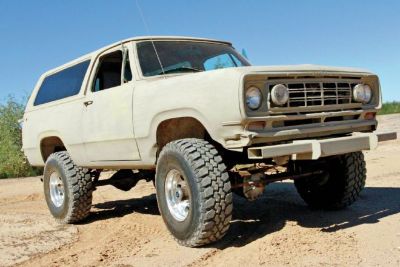 lifted-1975-dodge-ramcharger.jpg