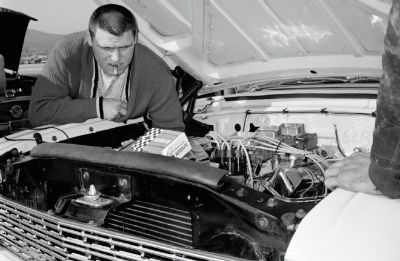dick-landy-under-hood-406-galaxie-jpg.jpg