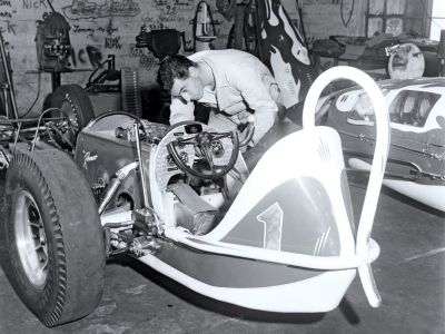 hrxs-1110w-vintage-garage-scenes-06.jpg