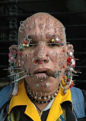 Extreme-Piercings-02.jpg